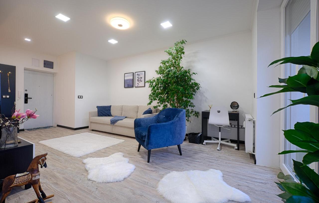 Monos Apartman Tatabánya Exteriör bild
