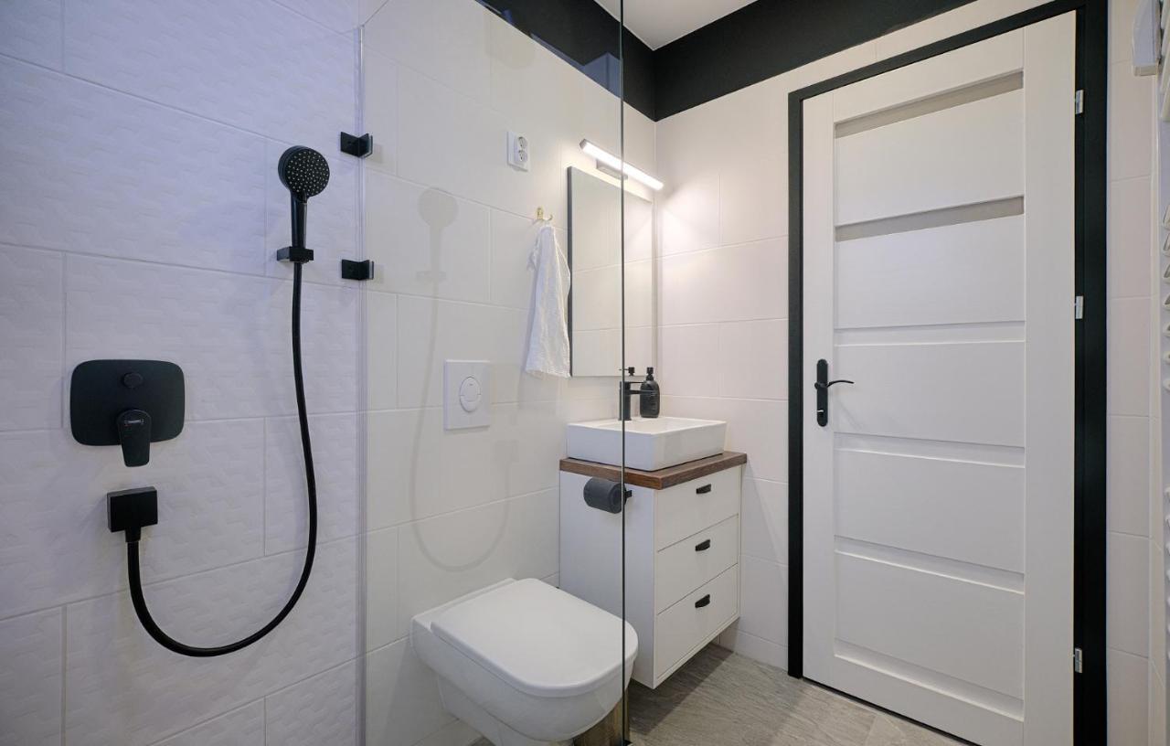Monos Apartman Tatabánya Exteriör bild