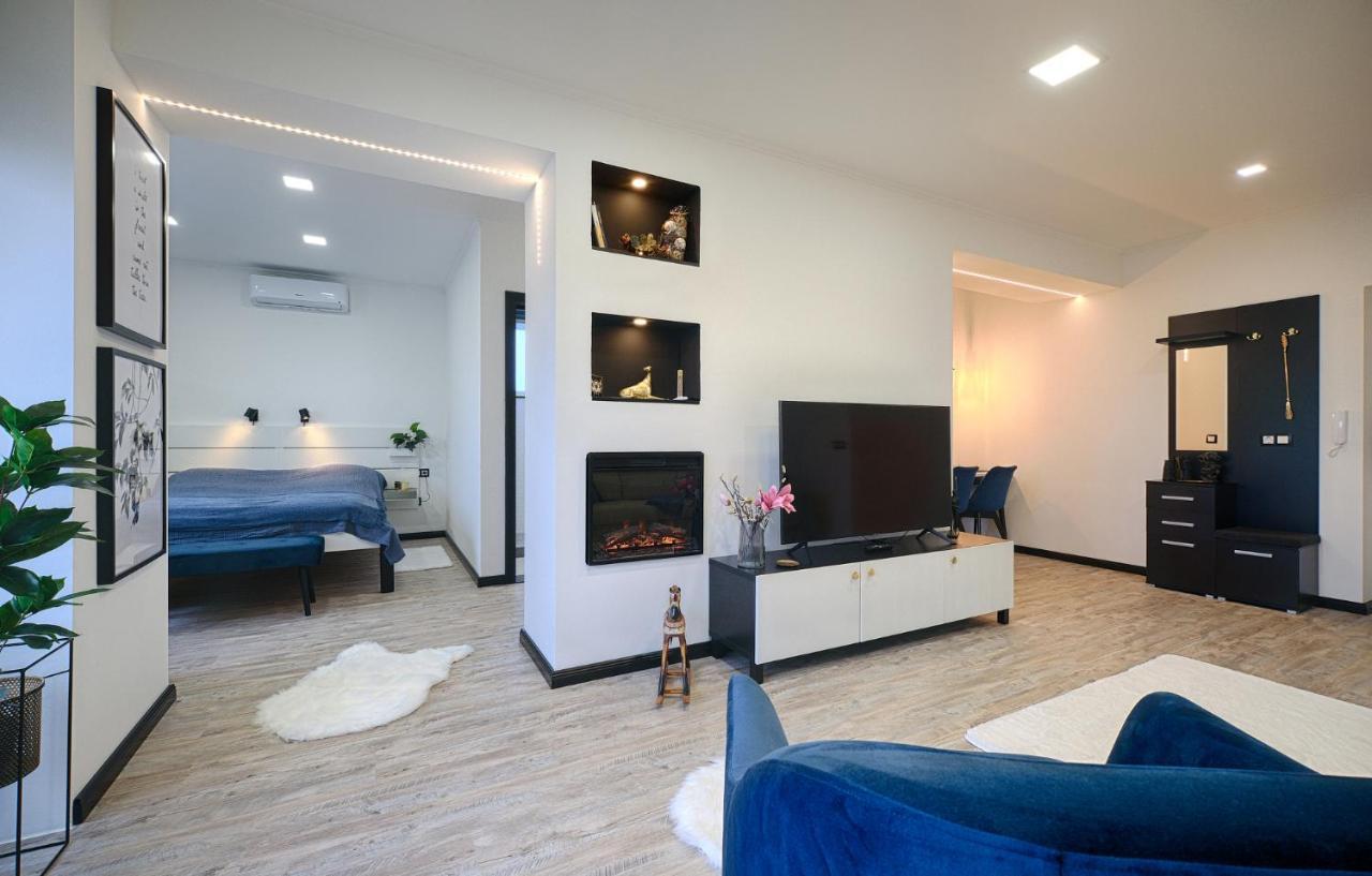 Monos Apartman Tatabánya Exteriör bild