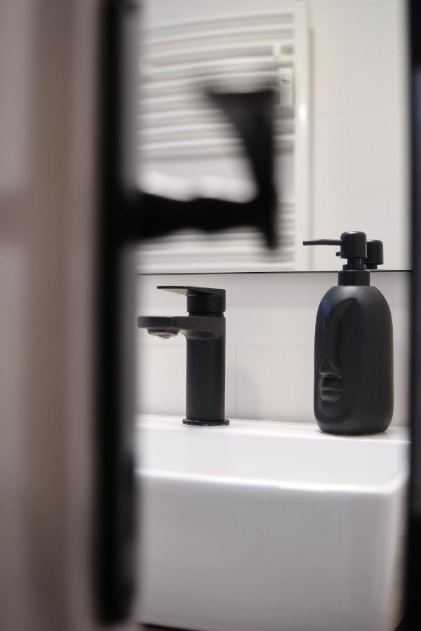 Monos Apartman Tatabánya Exteriör bild